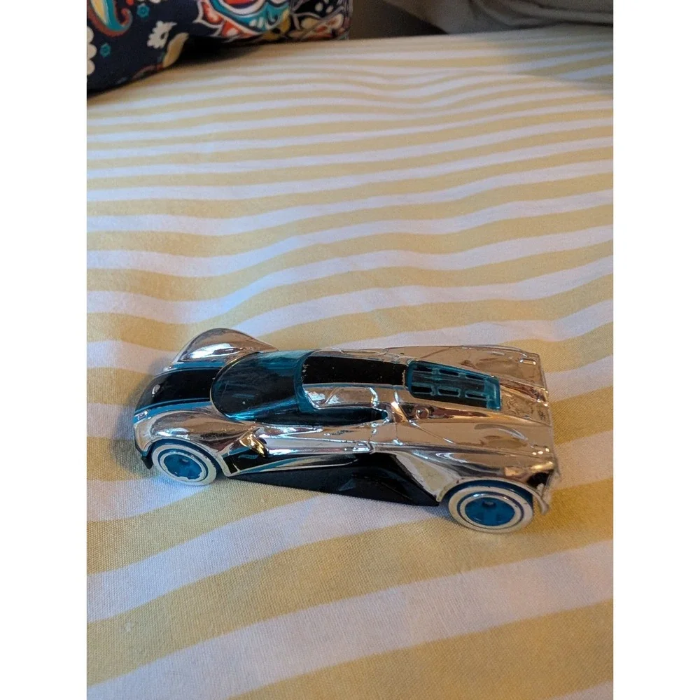 Hot Wheels Crescendo 2017 Super Chromes Silver Blue Diecast Car 1:64 DTX04